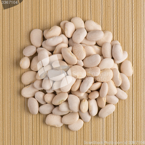 Image of Circle of white beans
