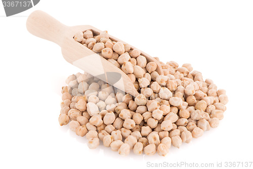 Image of Uncooked chickpeas and wooden scoop