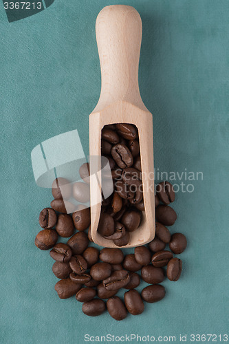 Image of Wooden scoop with coffee beans