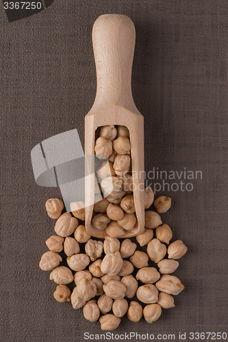 Image of Wooden scoop with chickpeas