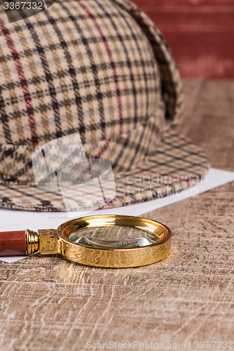 Image of Sherlock Hat and magnifying glass