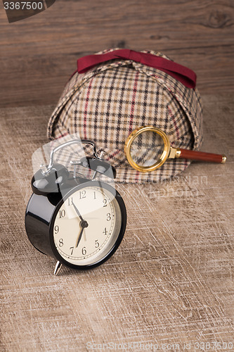 Image of Sherlock Hat and magnifying glass