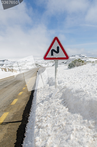 Image of Dangerous curves sign