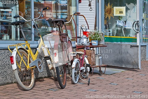 Image of Old bicycle.