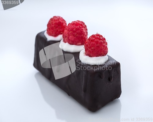 Image of chocolate glaze cake with raspberry