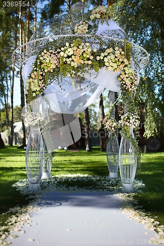 Image of Beautiful wedding arch