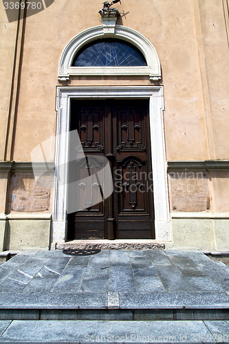 Image of  italy  lombardy     the milano  door closed brick    pavement