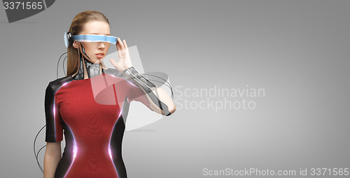 Image of woman with futuristic glasses and sensors