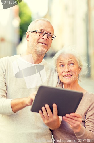 Image of senior couple photographing on city street