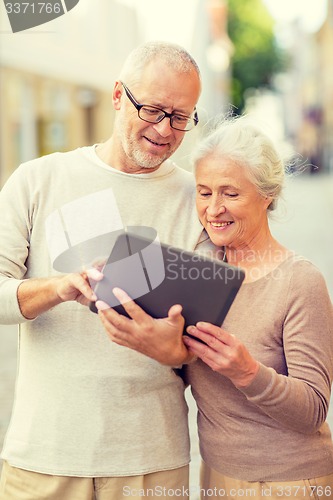 Image of senior couple photographing on city street