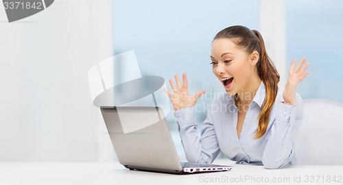 Image of surprised businesswoman with laptop