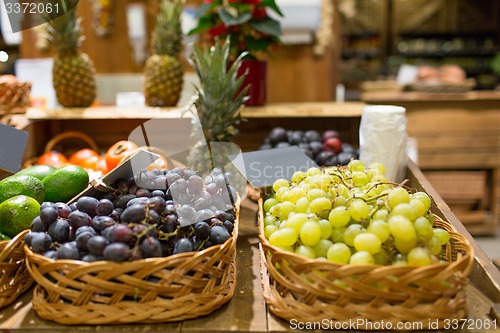 Image of grape in baskets with nameplates at food market