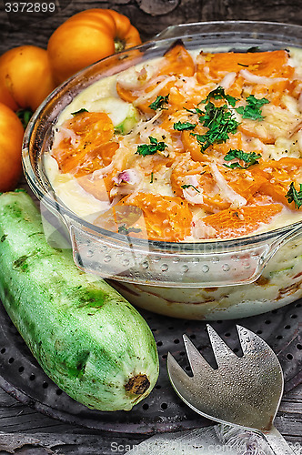 Image of gratin of zucchini and yellow tomatoes 