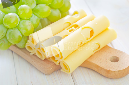 Image of cheese  and grape