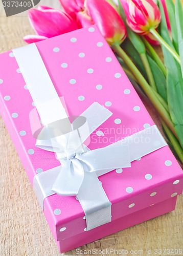 Image of box for present