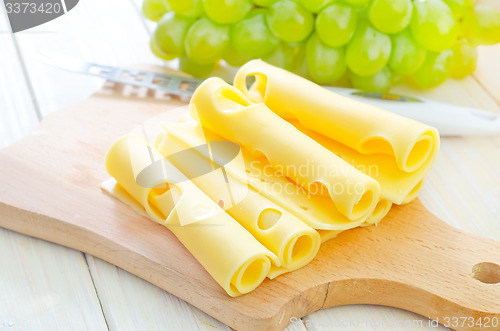 Image of cheese  and grape