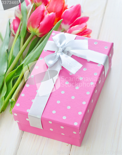 Image of box for present