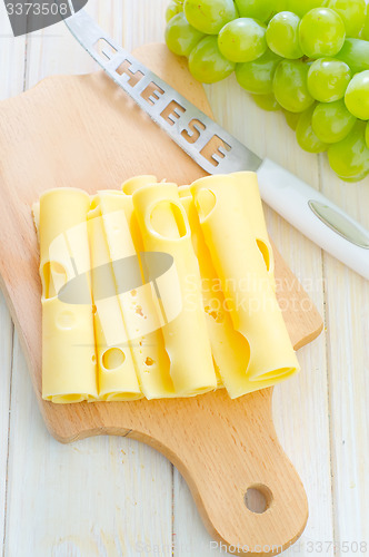 Image of cheese  and grape
