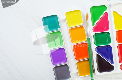 Image of paint and brush
