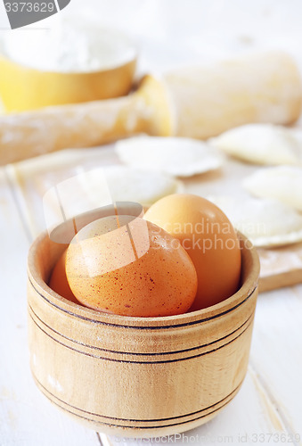 Image of raw eggs