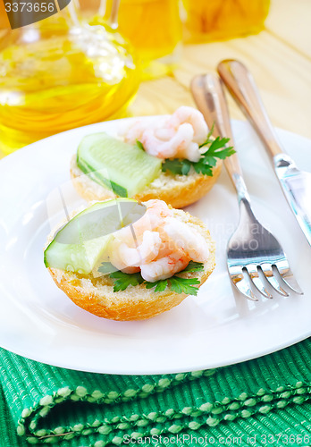 Image of avocado with shrimps