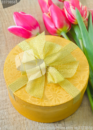 Image of box for present
