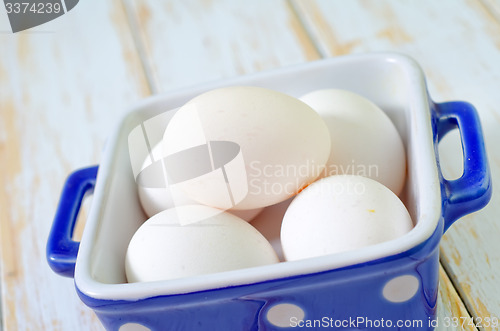 Image of raw eggs