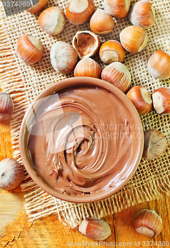 Image of creame with hazelnuts