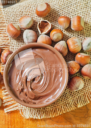 Image of creame with hazelnuts