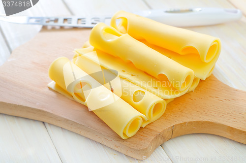 Image of cheese on wooden board