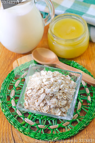 Image of milk, oa flake and honey