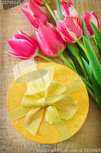 Image of box for present