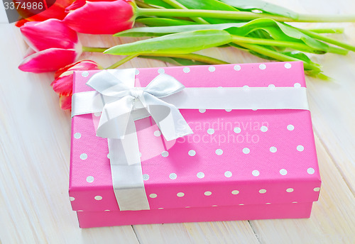 Image of box for present