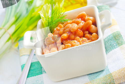 Image of white bean with tomato sauce