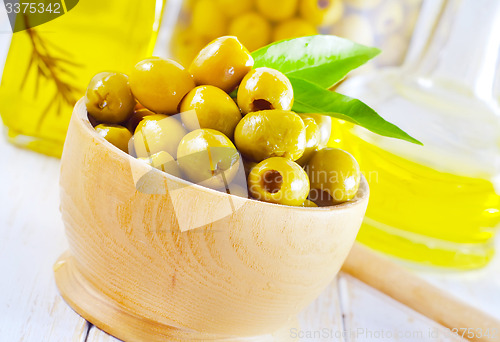 Image of green olives and oil