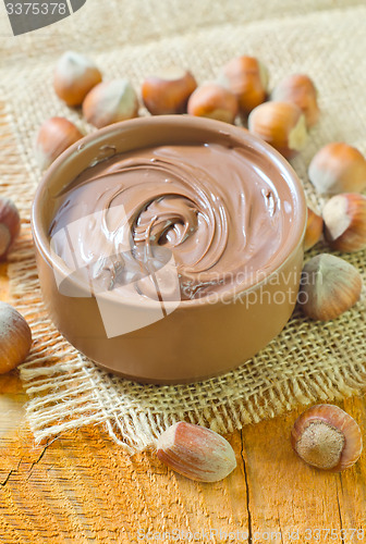 Image of creame with hazelnuts