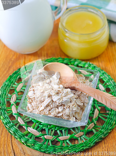 Image of milk, oa flake and honey