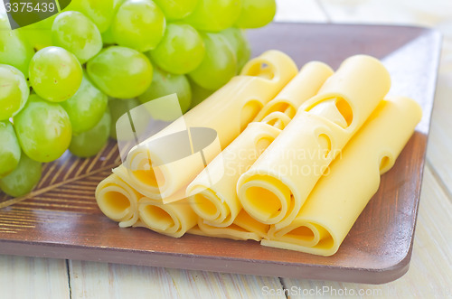 Image of cheese  and grape