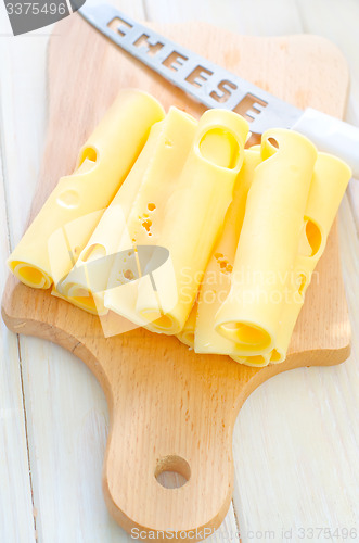 Image of cheese on wooden board