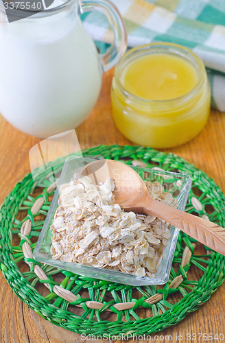 Image of milk, oa flake and honey