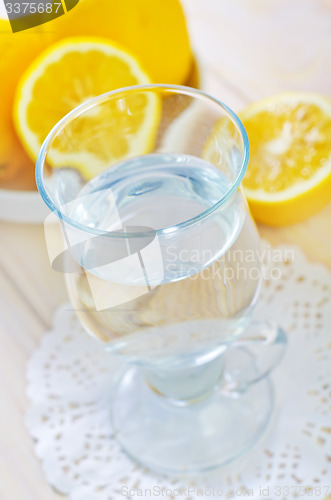 Image of water with lemons