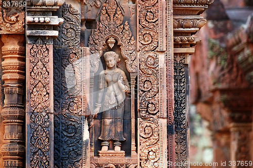 Image of Statue carving on mandapa, Banteay Sreiz, Cambodia