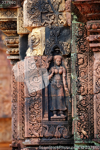 Image of Statue carving on mandapa, Banteay Sreiz, Cambodia