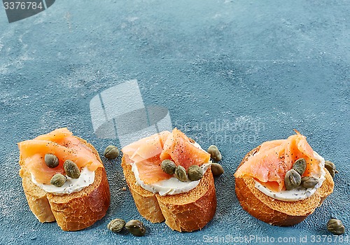 Image of toasted bread with salmon fillet and cream cheese