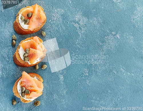 Image of toasted bread with salmon fillet and cream cheese