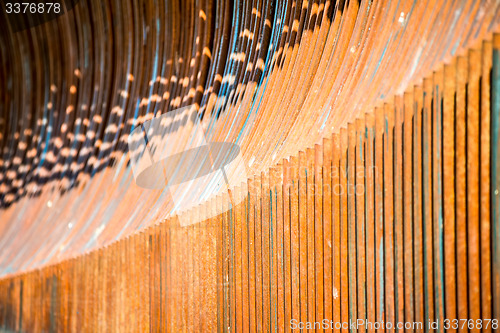 Image of arrayed metal fence curved forms