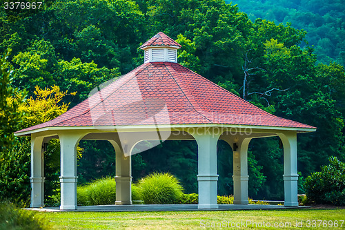 Image of scenery around lake lure north carolina