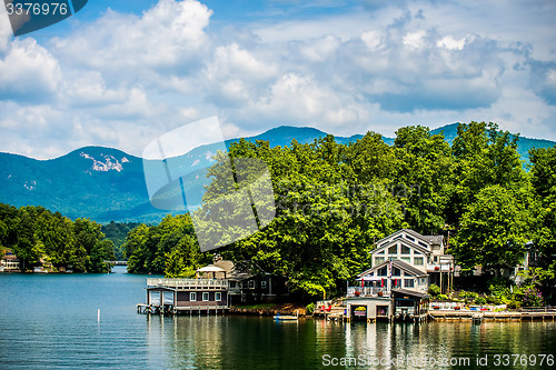 Image of scenery around lake lure north carolina