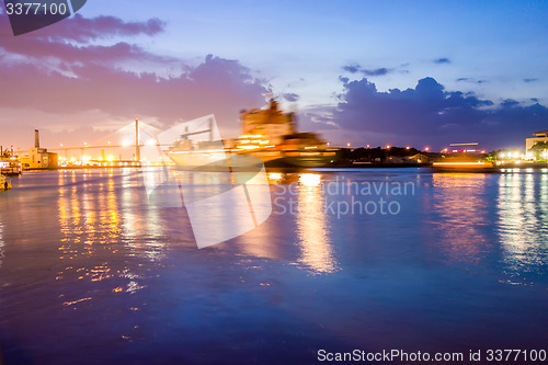 Image of savannah georgia waterfront and street scenes 