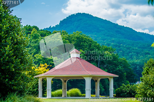 Image of scenery around lake lure north carolina